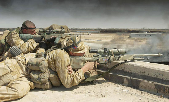 Snipers of 1 IG cover sappers who are extinguishing oil fires. Basra. 03/04/2003