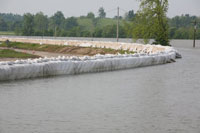 DefenCell™ uses established geocell technology and can be utilised for a selection of civil and emergency flood protection applications. Terram geotextile material drains easily and water will soon filter from wet fill to leave a solid protective barrier.